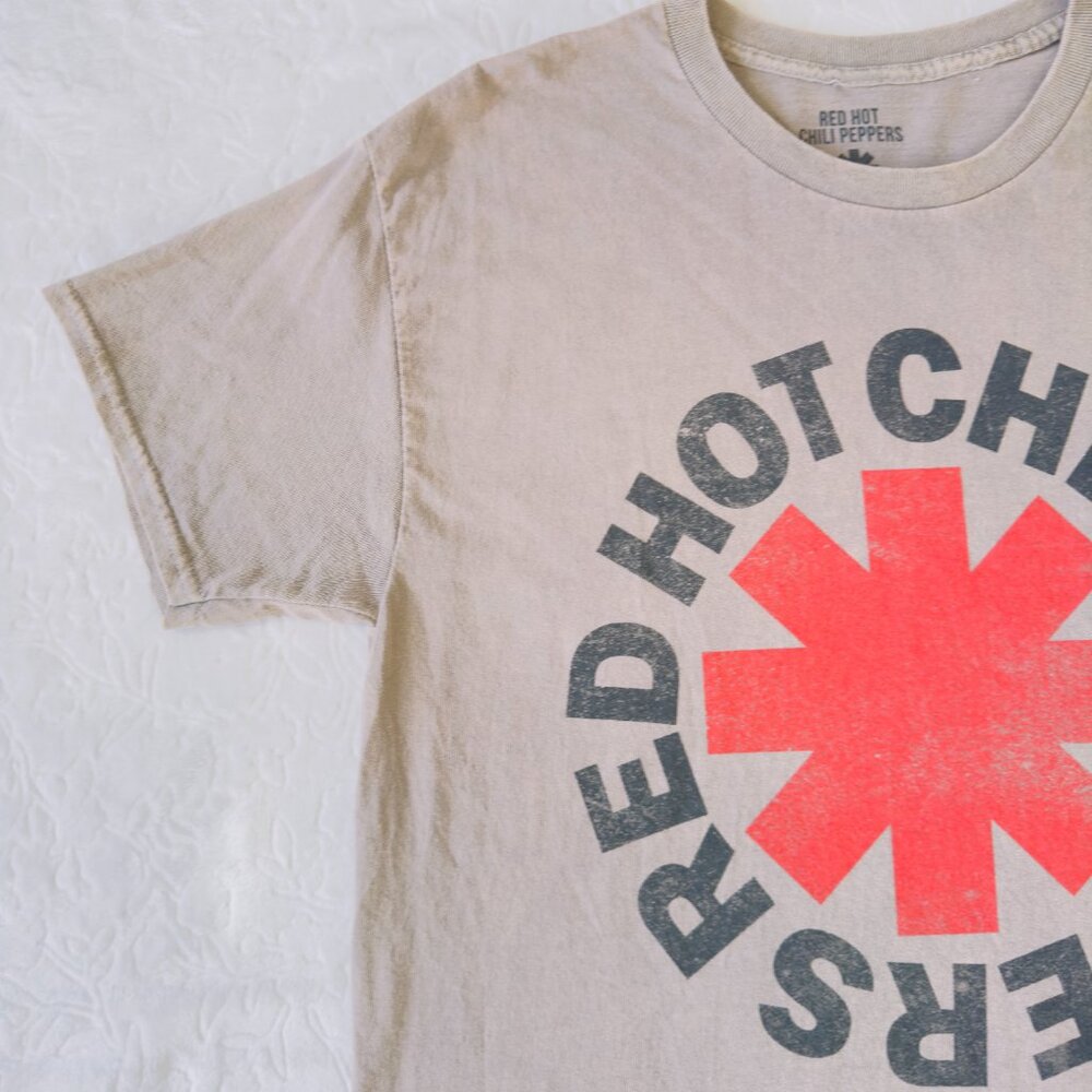 Graphic Tee. Unisex. Size L - Picture 14 of 16